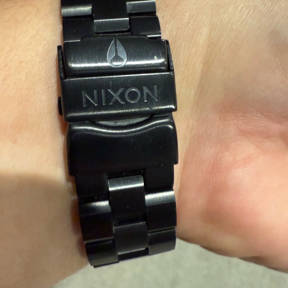 Nixon hi-lo tide Black titanium with Light Blue reflective Dial - Picture 6 of 8